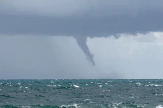 ciclone-intenso-no-atlantico-sul-deve-trazer-vento-acima-de-100-km/h-e-massa-de-ar-frio-ao-sul