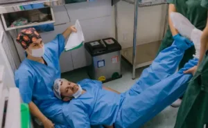 pai-desmaia-no-momento-do-parto-da-filha-em-criciuma-e-video-ganha-16-milhoes-de-visualizacoes