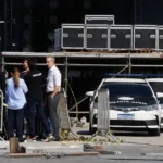 apos-morte-de-operario-durante-montagem-de-palco-para-show-de-shakira,-em-copacabana,-policia-civil-realiza-pericia-–-extra-online