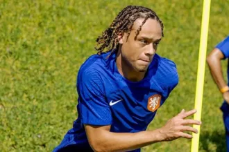 com-lesao-no-joelho,-titular-da-holanda-esta-fora-da-copa-do-mundo:-“coracao-partido”