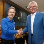 caiado-e-zema-brigariam-de-igual-para-igual-contra-lula-em-eventual-2°-turno,-diz-pesquisa