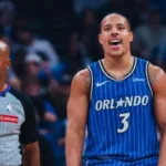 desmond-bane-acerta-sete-bolas-de-tres-e-magic-vence-pistons-por-113-a-105-no-jogo-3