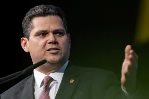 alcolumbre-se-irrita-com-vazamento-de-encontro-com-messias