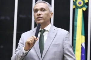 gayer-vira-reu-em-acao-que-envolve-lula,-hamas-e-nazismo