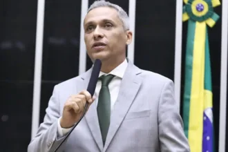 gayer-vira-reu-em-acao-que-envolve-lula,-hamas-e-nazismo