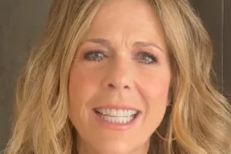 rita-wilson-reflete-sobre-cancer,-carreira-e-38-anos-ao-lado-de-tom-hanks
