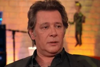 viuva-de-jan-fedder-encontra-peugeot-original-de-“das-boot”-escondido-em-garagem-de-hamburgo