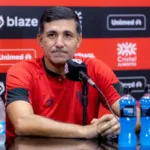 eduardo-souza-confirma-mudancas-no-time-para-duelo-contra-o-gama:-“semana-muito-desgastante”