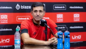 eduardo-souza-confirma-mudancas-no-time-para-duelo-contra-o-gama:-“semana-muito-desgastante”