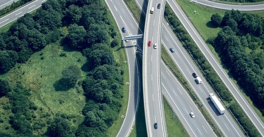 transito-pesado-em-sao-paulo:-rodoanel-e-ayrton-senna-surgem-como-melhores-alternativas-hoje