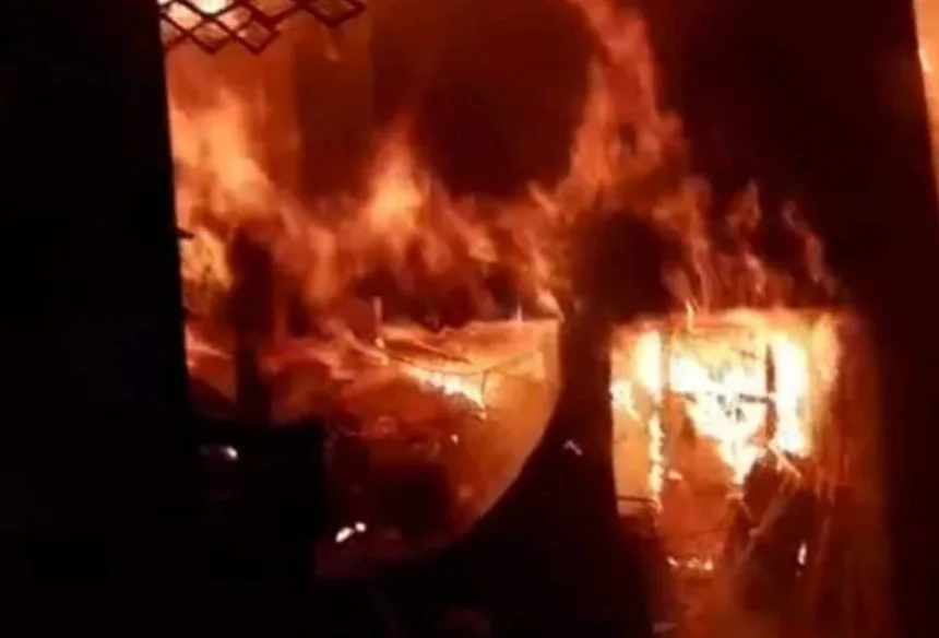 fogo-consome-sete-moradias-em-porto-alegre;-quatro-ficam-destruidas-na-zona-leste