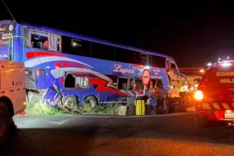 colisao-entre-onibus-e-carreta-deixa-2-mortos-e-33-feridos-em-rodovia-de-minas-gerais