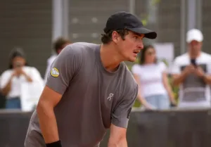 joao-fonseca-garante-retorno-ao-top-30-do-mundo-com-vitoria-de-sinner-sobre-jodar-no-masters-1000-de-madrid