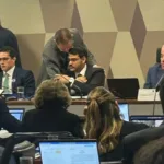 “principio-de-educacao”,-diz-lider-do-pl-sobre-abraco-em-messias.-video