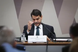 messias-evita-comentar-caso-master-em-sabatina:-“nao-e-da-competencia-da-agu”