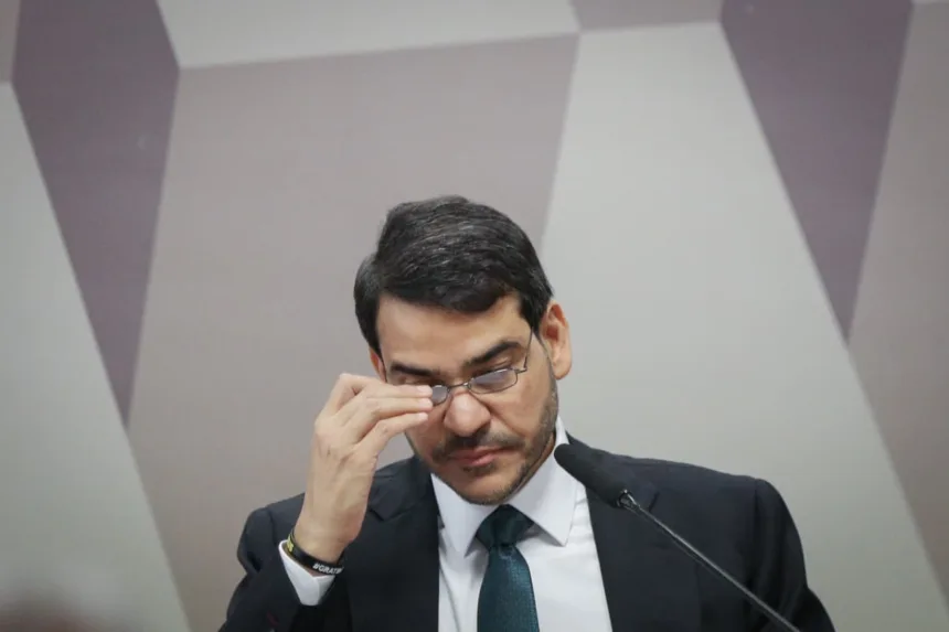 “ninguem-pode-ser-investigado-a-vida-inteira”,-diz-messias-sobre-inquerito-das-fake-news.-siga-no-youtube