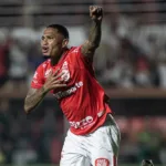 tem-ex-jogador-do-vila-nova-no-album-da-copa-do-mundo