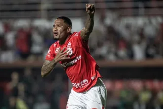 tem-ex-jogador-do-vila-nova-no-album-da-copa-do-mundo