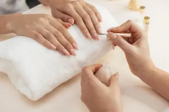 mulher-se-passava-por-manicure-para-espionar-vitimas-e-facilitar-roubos-de-joias-em-goias