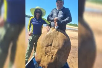 pescadora-relata-“sensacao-maravilhosa”-apos-arraia-de-50-kg-no-rio-araguaia