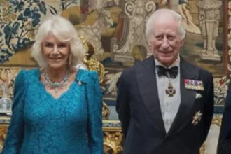 rei-charles-e-rainha-camilla-encerram-visita-a-nova-york-com-gala-no-rockefeller-center