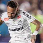 neymar-recebe-abracos-de-rivais-e-elogios-da-imprensa-argentina-apos-jogo-na-capital-portenha