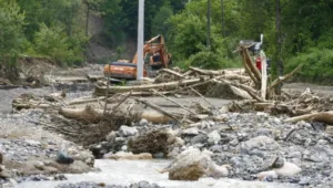 trabalhador-demitido-por-usar-escavadeira-em-enchente-reverte-justa-causa-e-ganha-r$-20-mil