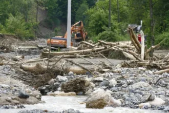 trabalhador-demitido-por-usar-escavadeira-em-enchente-reverte-justa-causa-e-ganha-r$-20-mil