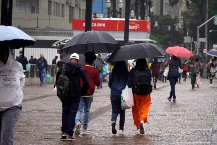 frente-fria-transforma-feriado-prolongado-do-1o-de-maio-com-chuva-e-queda-de-temperatura