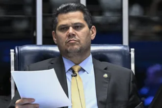 em-manobra,-alcolumbre-exclui-do-pl-da-dosimetria-trecho-vetado-por-lula-que-contradiz-lei-antifaccao-–-g1
