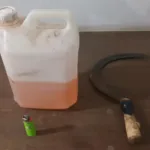 homem-tenta-matar-os-pais-com-foice-e-galao-de-gasolina