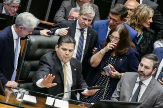 alcolumbre-faz-manobra-e-exclui-do-pl-da-dosimetria-trecho-que-contradiz-lei-antifaccao