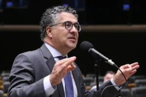 presidente-de-comissao-do-fim-da-6×1-ve-“vontade-politica”-para-avanco