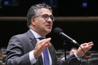 presidente-de-comissao-do-fim-da-6×1-ve-“vontade-politica”-para-avanco