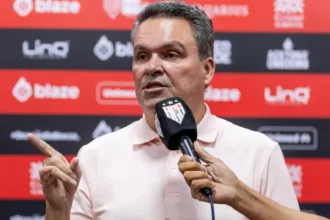 apos-eliminacao,-adson-batista-dispara-contra-equipe-reserva:-“ninguem-tem-condicao-de-vestir-a-camisa-do-atletico”