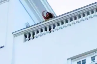 shakira-aparece-em-sacada-de-hotel-e-leva-fas-a-loucura-no-rj