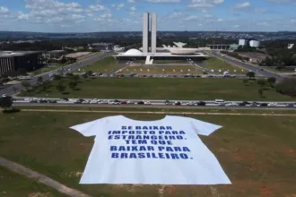 manifestantes-pedem-para-governo-manter-taxa-das-blusinhas