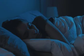 dormir-sem-roupa-melhora-qualidade-do-sono,-diz-especialista-de-pesquisa