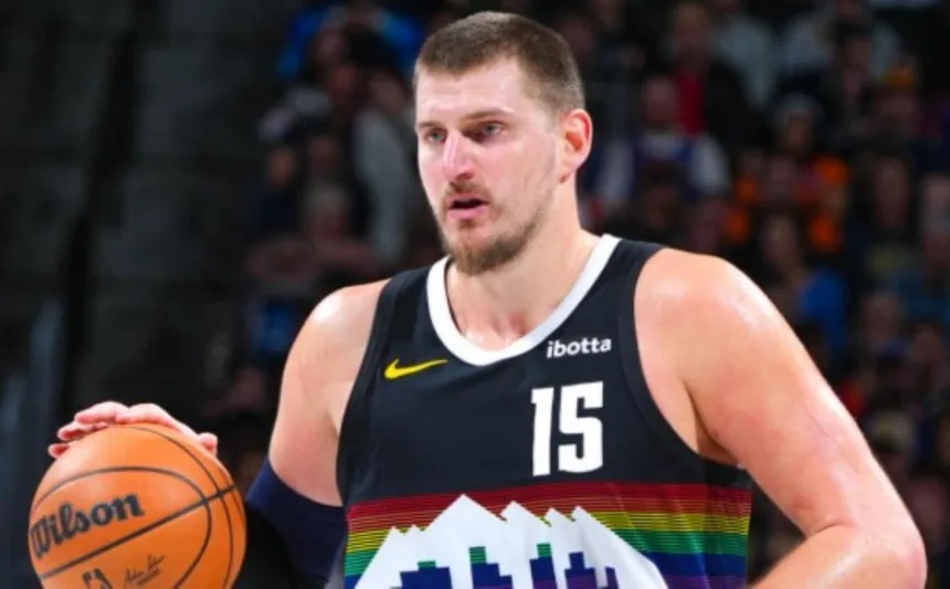 nikola-jokic-protagoniza-confusao-com-jaylen-clark-em-derrota-e-queda-dos-nuggets-nos-playoffs-da-nba