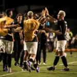 vasco-vence-olimpia-por-3-a-0-e-ganha-confianca-para-classico-contra-o-flamengo-no-maracana