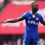 moises-caicedo-renova-com-chelsea-ate-2033-e-atrai-interesse-do-psg