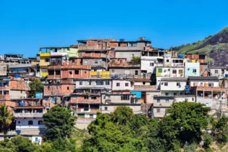 brasileiros-acima-de-50-anos-nas-periferias-vivem-mais-e-sustentam-economias-locais-com-trabalho-prolongado