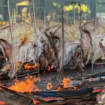maior-do-mundo,-churrasco-de-dia-do-trabalho-tem-600-costelas-na-brasa.-veja-video