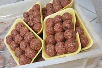 procon-apreende-mais-de-215-kg-de-carnes-improprias-em-supermercado-de-goiania;-veja-fotos
