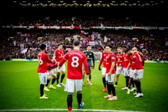 fabrizio-romano-detalha-confirmacao-de-acordo-do-manchester-united-e-atritos-do-bayern-com-liverpool