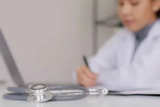 medica-japonesa-na-suecia-analisa-mudancas-na-lingua-apos-duas-decadas-no-exterior