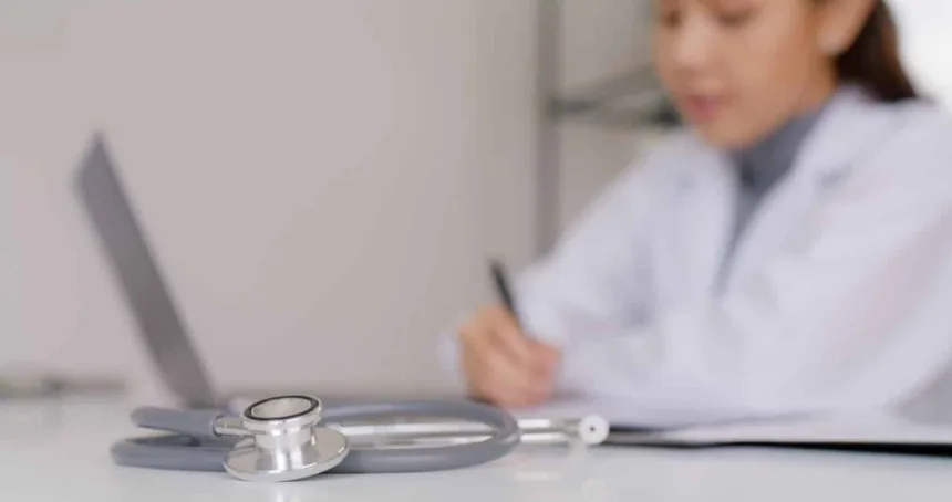 medica-japonesa-na-suecia-analisa-mudancas-na-lingua-apos-duas-decadas-no-exterior