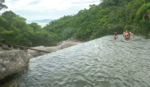 turistas-sao-rendidos-e-amarrados-em-assalto-na-trilha-da-cachoeira-do-jarrao-em-palhoca