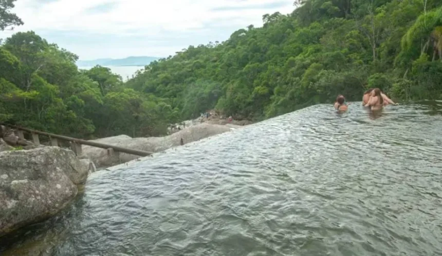 turistas-sao-rendidos-e-amarrados-em-assalto-na-trilha-da-cachoeira-do-jarrao-em-palhoca
