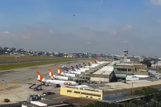 avioes-passam-a-22-metros-de-distancia-e-quase-colidem-em-congonhas